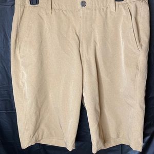 Men’s khaki under armor shorts
